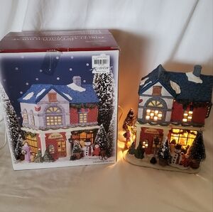 Holiday Expressions Vtg 1998 Hand Painted Porcelain Lighted House Int/Ext Figure